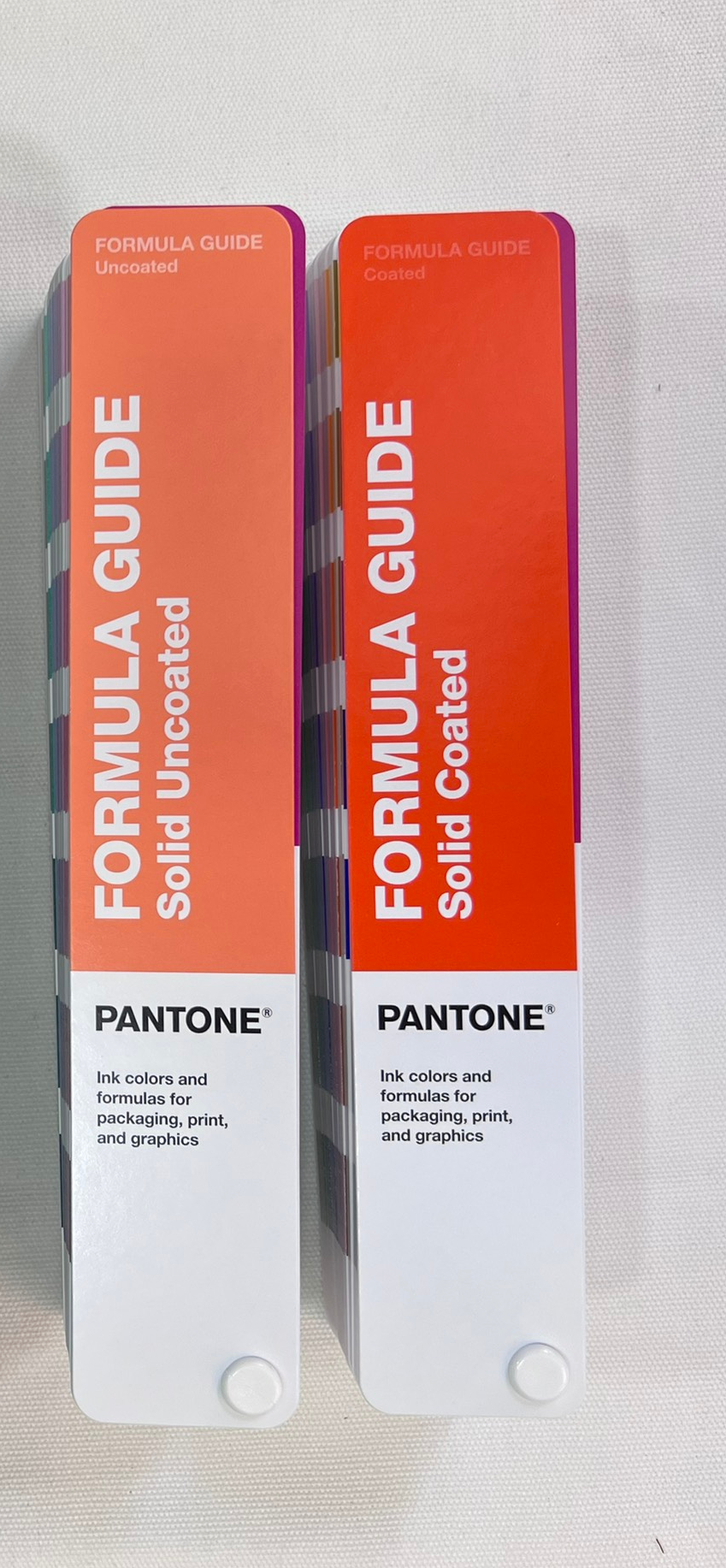 bang-mau-pantone-formula-guide-coated-uncoated.jpg Bộ bảng màu PANTONE Formula Guide Solid Coated và Solid Uncoated dùng tham khảo màu, pha mực in lụa